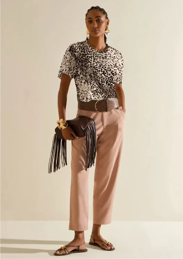 Camiseta Morena Rosa Solta Decote Careca Manga Curta Padrão Marrom